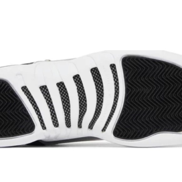 🔥SOLD🔥 Air Jordan 12 Retro GS 'Playoff' 2022 - Picture 2 of 5